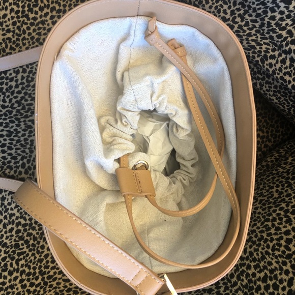 NWOT Tommy Bahama Straw Bucket Bag - Picture 3 of 7